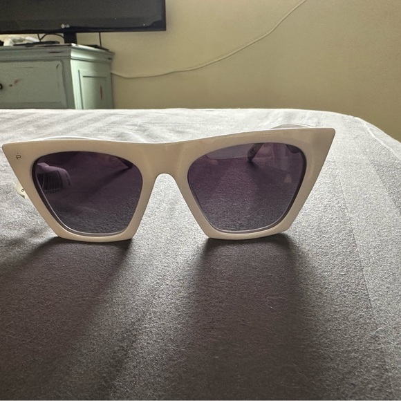 Privé Revaux ‘Victoria’ cats eye sunglasses - Picture 4 of 7